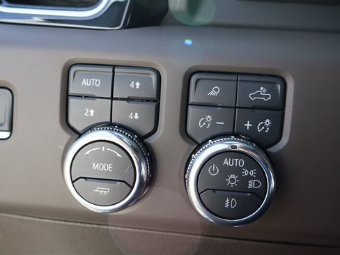 Used 2025 GMC Sierra 3500 Denali w/ Denali Reserve Package AWD/4WD image 21