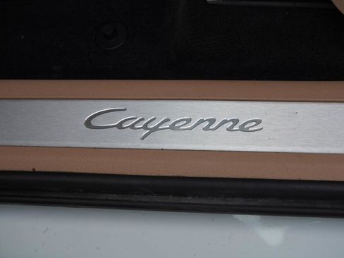 Used 2020 Porsche Cayenne AWD/4WD image 18