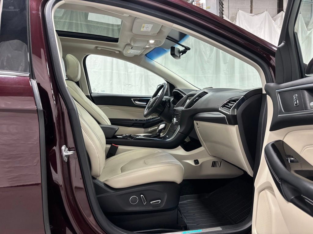 Used 2018 Ford Edge Titanium w/ Equipment Group 301A AWD/4WD image 56