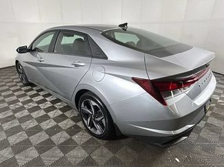 Used 2023 Hyundai Elantra SEL w/ Convenience Package FWD video 4