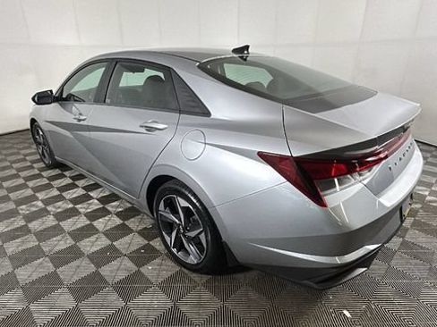 Used 2023 Hyundai Elantra SEL w/ Convenience Package FWD image 4