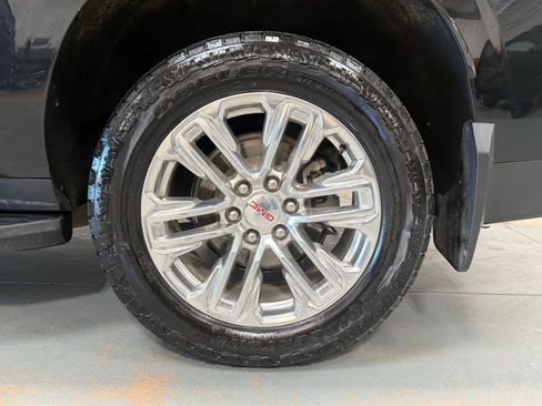 Used 2023 GMC Yukon XL SLT AWD/4WD image 9