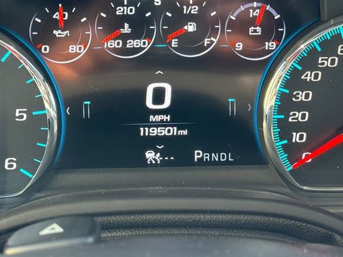 Used 2017 Chevrolet Suburban Premier AWD/4WD image 16