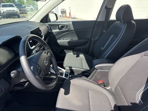 Certified 2023 Hyundai Venue Limited FWD image 19