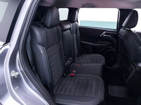 Used 2023 Mitsubishi Outlander SE AWD/4WD image 35