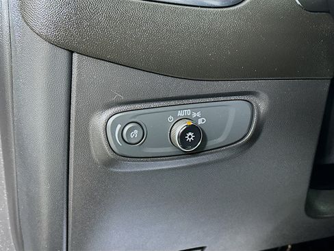 Used 2023 Chevrolet Equinox LT AWD/4WD image 10