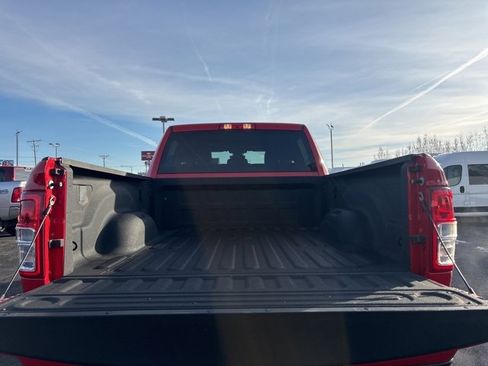 Used 2024 RAM 2500 Big Horn w/ Sport Appearance Package image 10