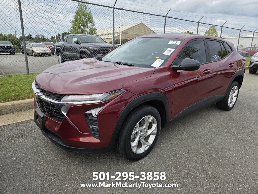 Used 2025 Chevrolet Trax LS w/ LS Convenience Package FWD image 10