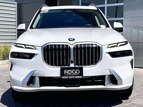 Used 2025 BMW X7 xDrive40i AWD/4WD image 2