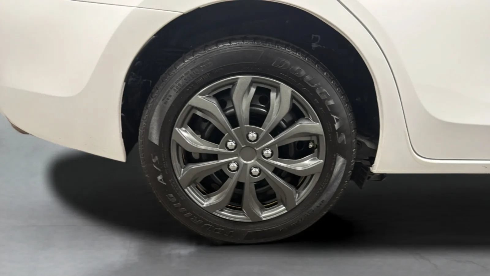 Used 2018 Toyota Corolla LE w/ Carpet Mat Package (TMS) FWD image 24