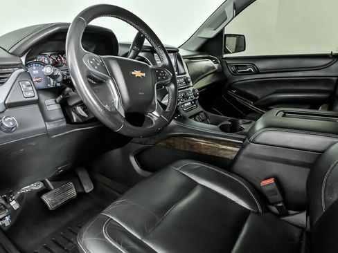 Used 2018 Chevrolet Suburban LT AWD/4WD image 17