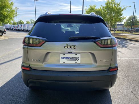 Used 2019 Jeep Cherokee Latitude Plus w/ Comfort/Convenience Group image 8