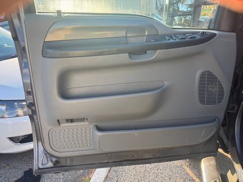 Used 2005 Ford F250 XL image 12