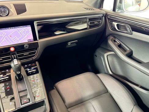 Used 2024 Porsche Macan image 21