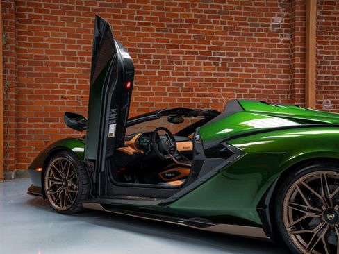 Used 2021 Lamborghini Sian Roadster AWD/4WD image 36