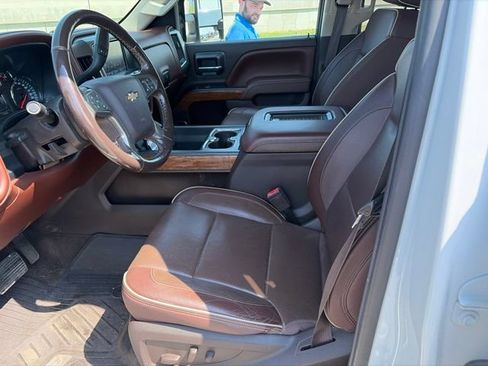 Used 2017 Chevrolet Silverado 2500 High Country w/ Duramax Plus Package AWD/4WD image 6