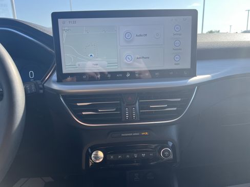 Certified 2023 Ford Escape Platinum w/ Class II Trailer Tow Package image 16