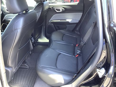 Used 2023 Jeep Compass Latitude w/ Sun and Sound Group image 11