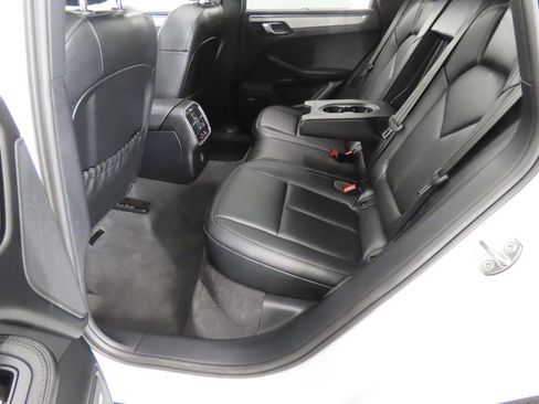 Certified 2026 Porsche Macan AWD/4WD image 45