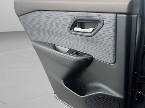 Used 2023 Nissan Rogue SV image 28