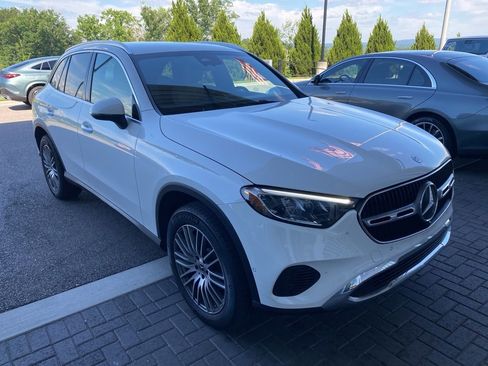 Used 2025 Mercedes-Benz GLC 300 image 1