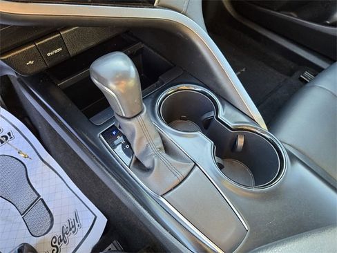 Used 2020 Toyota Camry SE image 25