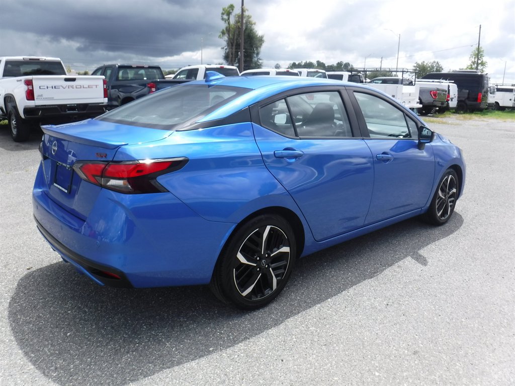 Used 2024 Nissan Versa SR FWD image 2