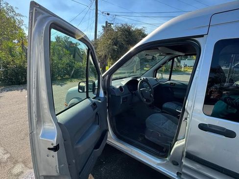Used 2010 Ford Transit Connect XLT image 8