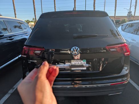 Used 2021 Volkswagen Tiguan SE image 2