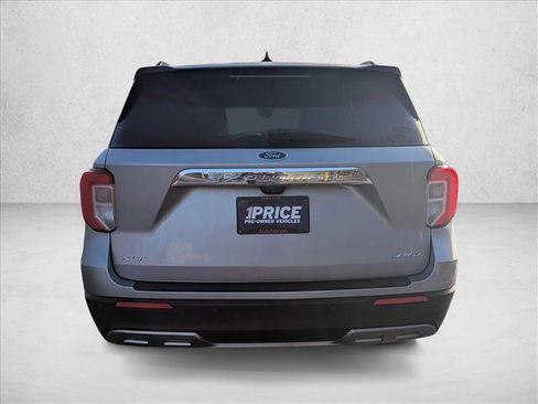 Used 2021 Ford Explorer XLT w/ Equipment Group 202A image 7