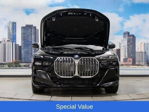 Used 2025 BMW 750e xDrive w/ Premium Package AWD/4WD image 4