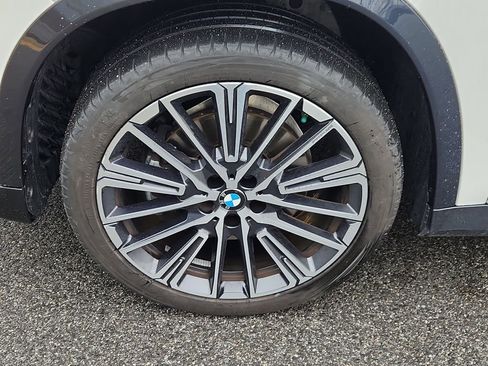 Used 2024 BMW X1 xDrive28i w/ Premium Package image 9