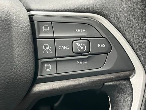Used 2022 Jeep Grand Cherokee L Limited AWD/4WD image 40