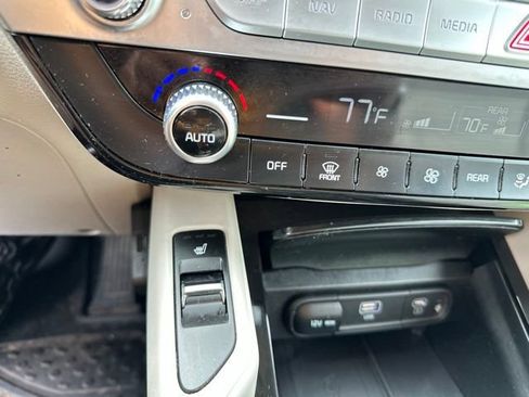 Certified 2024 Kia Telluride S w/ S Sunroof Package AWD/4WD image 39
