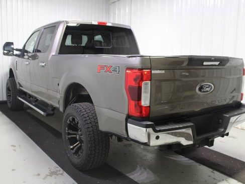 Used 2019 Ford F250 Lariat w/ Chrome Package image 4