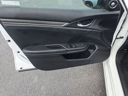 Used 2019 Honda Civic Touring image 8