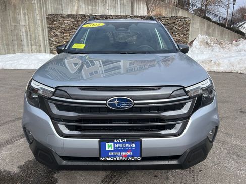 Used 2025 Subaru Forester Premium image 9