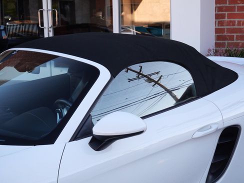 Used 2019 Porsche 718 Boxster RWD image 10