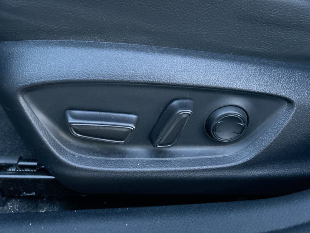 Used 2024 Toyota Camry SE FWD image 12