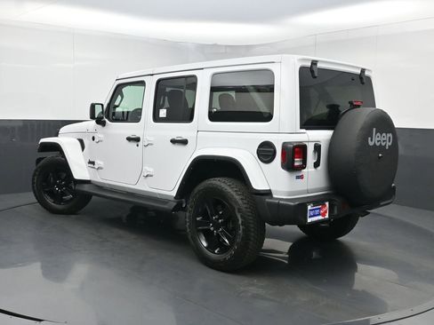 Used 2022 Jeep Wrangler Unlimited Sahara AWD/4WD image 23