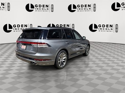 Used 2025 Lincoln Aviator Premiere w/ Jet Appearance Package image 8