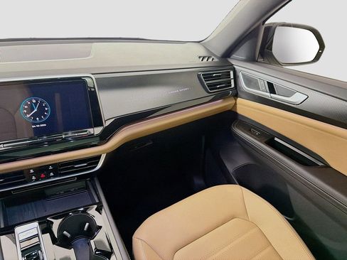 Used 2025 Volkswagen Atlas Cross Sport SEL R-Line image 25