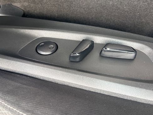 Used 2023 Nissan Pathfinder SV w/ SV Premium Package image 17