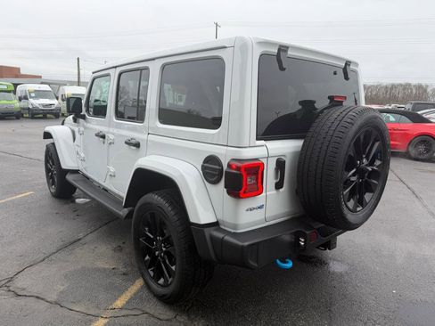 Used 2022 Jeep Wrangler Unlimited Sahara w/ Cold Weather Group image 5