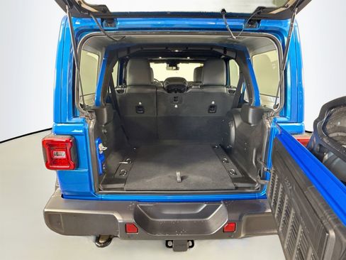 Used 2025 Jeep Wrangler Unlimited Sahara AWD/4WD image 24