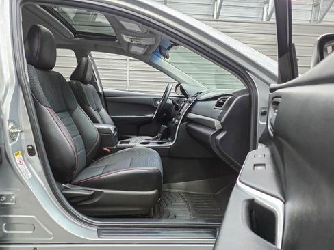 Used 2015 Toyota Camry SE w/ Moonroof Package FWD image 15