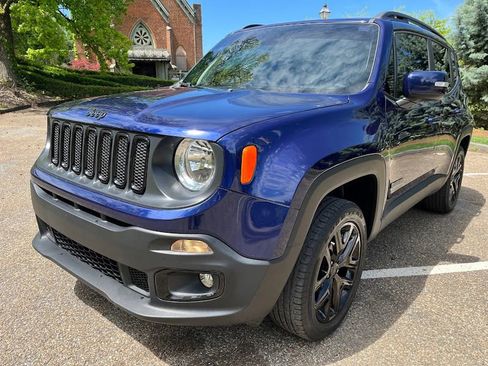 Used 2018 Jeep Renegade Altitude AWD/4WD image 30