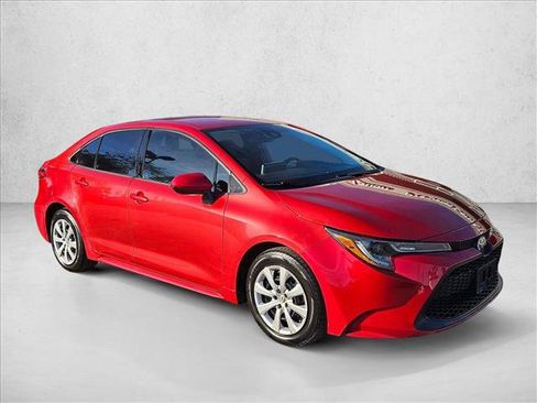 Used 2020 Toyota Corolla LE image 3