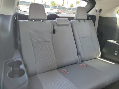 Used 2021 Toyota Highlander LE FWD image 20