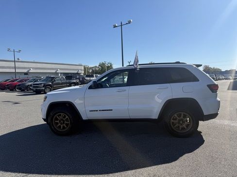Used 2018 Jeep Grand Cherokee Laredo image 30